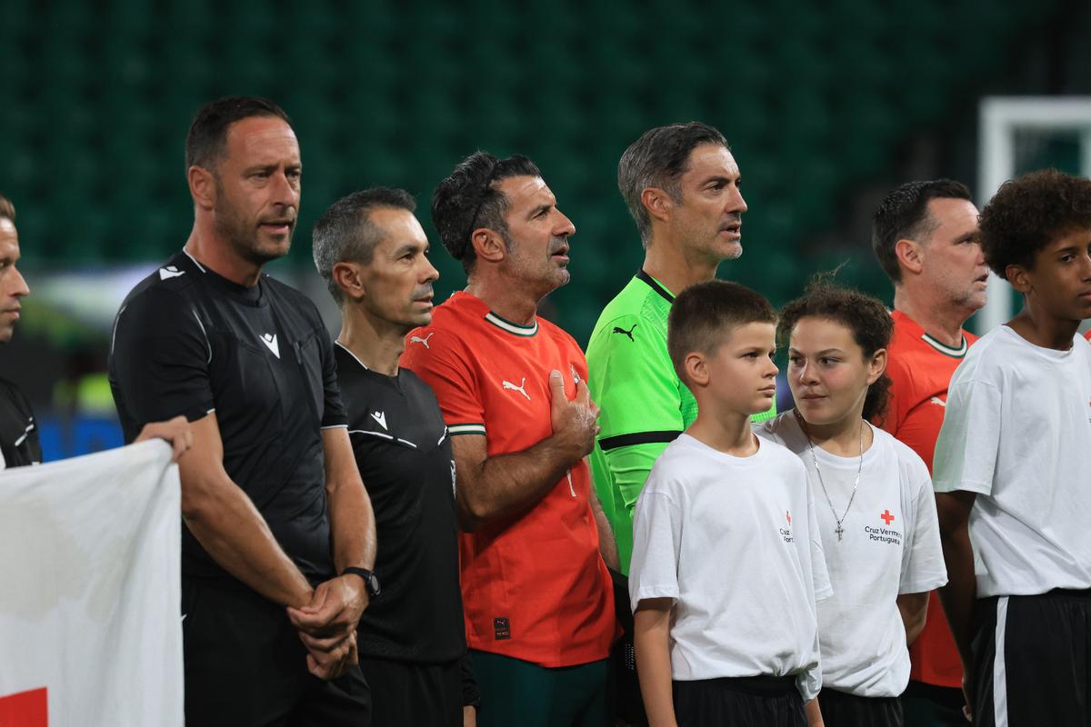 Coloși la tot pasul: Legends Charity Game, spectacol pentru o cauză nobilă! Gică Hagi, un sfert de oră pe teren
