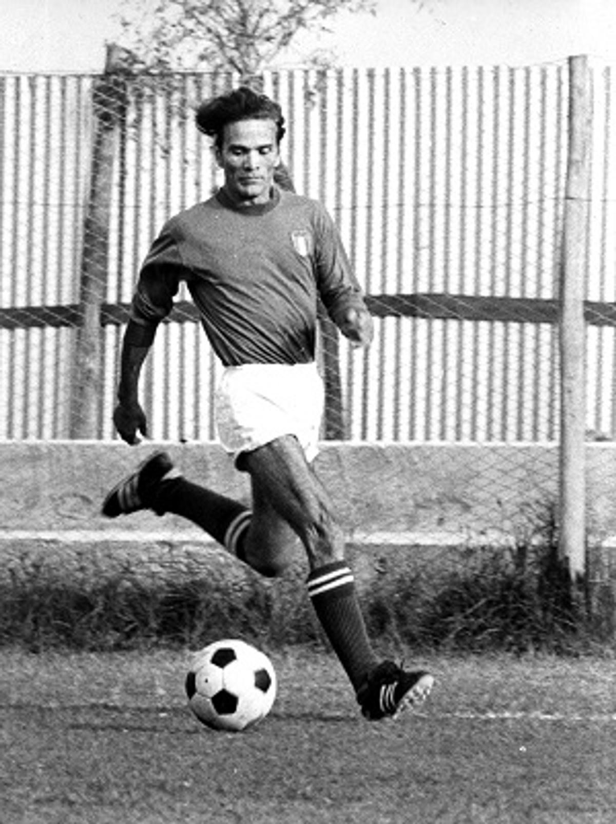 Pier Paolo Pasolini, poetul care a iubit fotbalul cu febra cu care a îndrăgit literatura