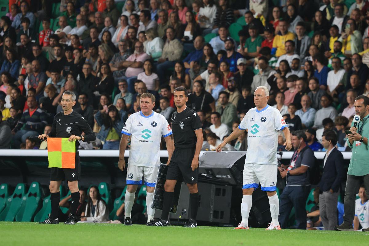 Lui Gică Hagi i-au rămas cei 3 de „T”: talent, tupeu și tenacitate » A bătut lovitura liberă în fața lui Del Piero, călcâie între Pepe și Figo! Toate fazele pe GSP
