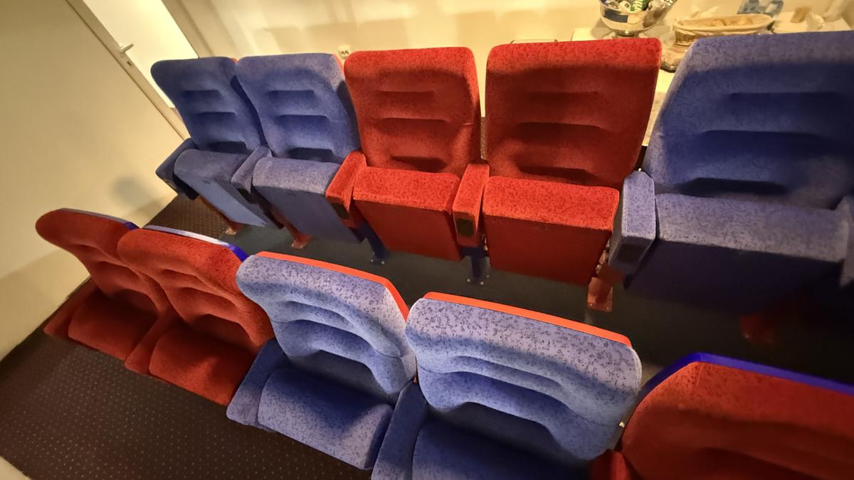 Vine week-end-ul, în Superligă se întoarce stadionul-dezastru » Imagini de râsu'-plânsu' surprinse de GSP: „Știți ce vedeți pe geamul de la toaletă?”