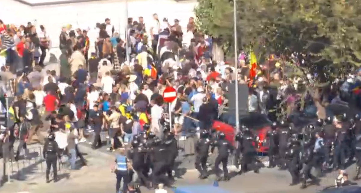 Fostul șef din Liga 1, în mijlocul protestelor fermierilor, de azi, din Piața Victoriei, care au degenerat