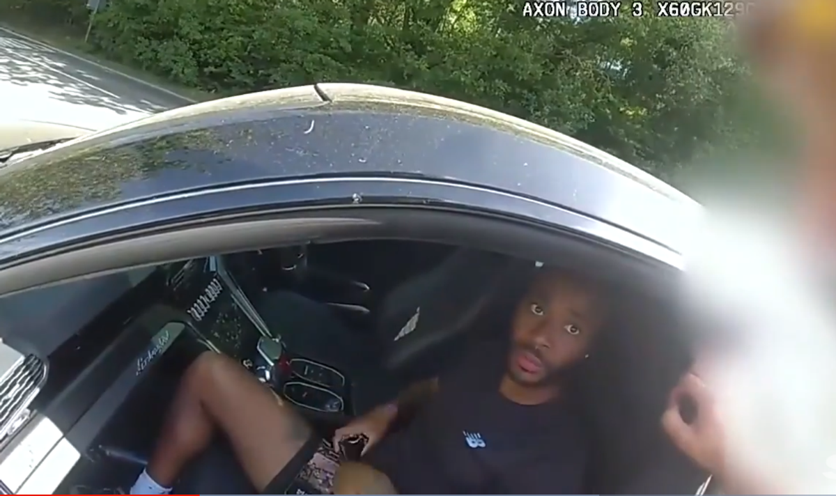 Au apărut imaginile » Fostul superstar din Premier League, prins cu gaz ilariant și un balon dezumflat în Lamborghini: arestat pe loc!