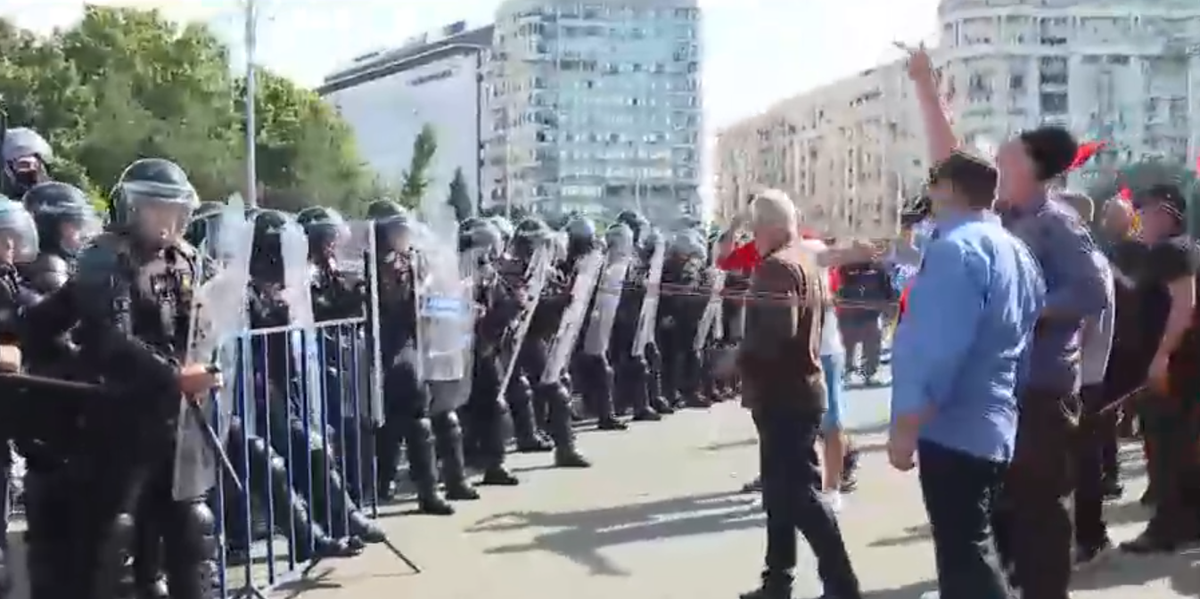 Fostul șef din Liga 1, în mijlocul protestelor fermierilor, de azi, din Piața Victoriei, care au degenerat
