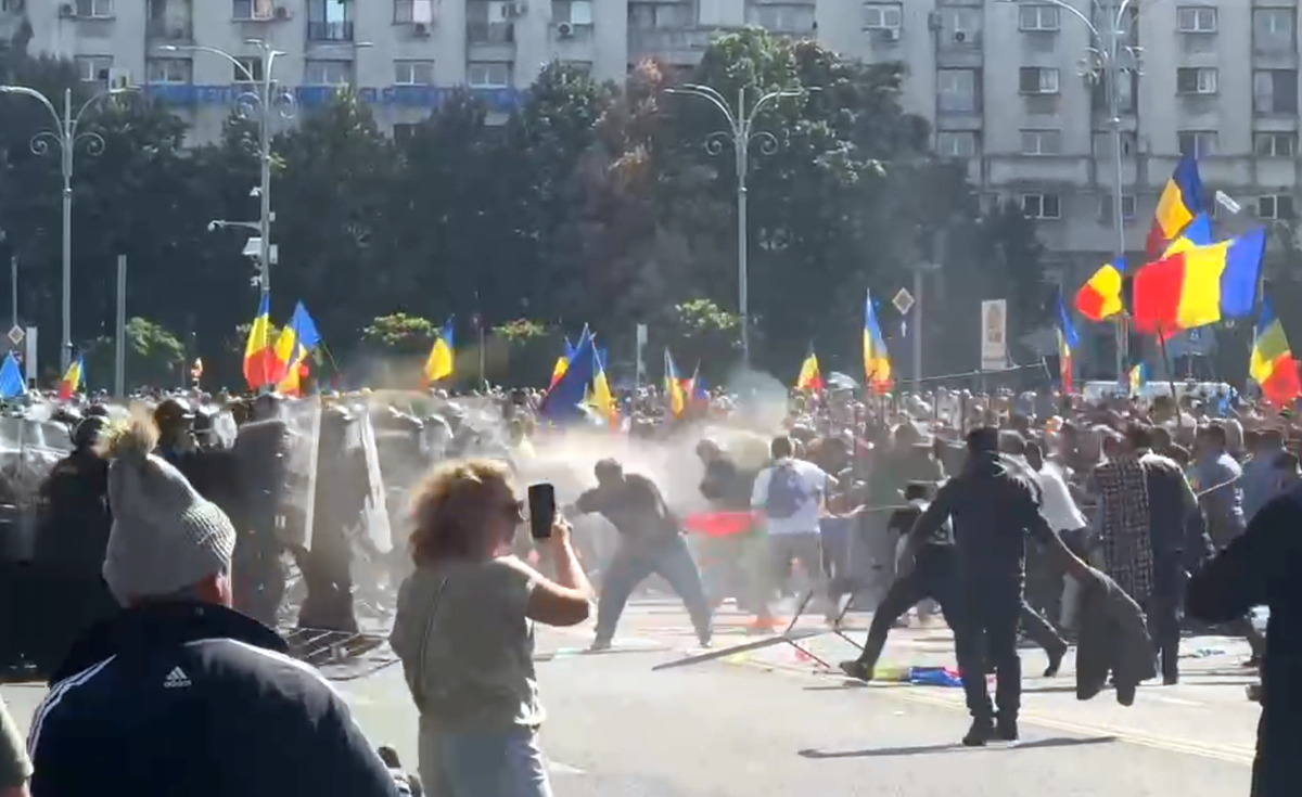 Fostul șef din Liga 1, în mijlocul protestelor fermierilor, de azi, din Piața Victoriei, care au degenerat