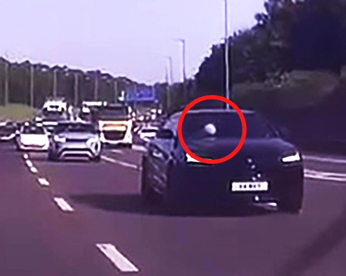 Au apărut imaginile » Fostul superstar din Premier League, prins cu gaz ilariant și un balon dezumflat în Lamborghini: arestat pe loc!