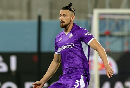 Radu Drăgușin în Fiorentina - Pisa, în Cupa Italiei // foto: Imago