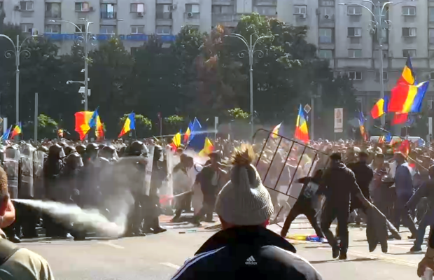 Fostul șef din Liga 1, în mijlocul protestelor fermierilor, de azi, din Piața Victoriei, care au degenerat