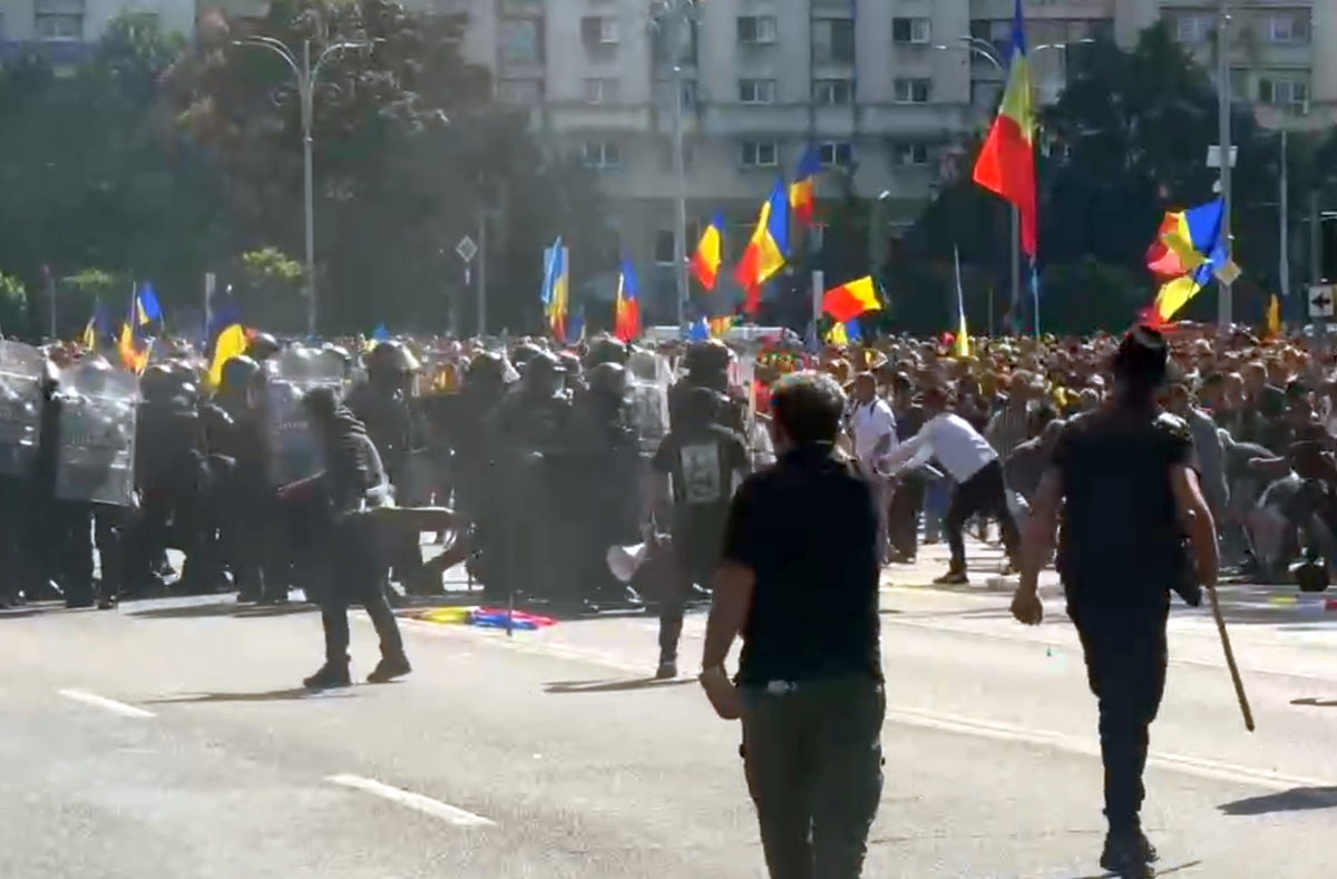 Fostul șef din Liga 1, în mijlocul protestelor fermierilor, de azi, din Piața Victoriei, care au degenerat