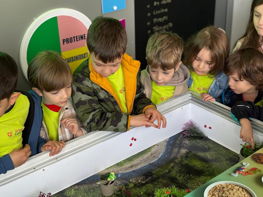 Caravana Akademia Kinderland pornește alături de Carmen Brumă, într-o nouă călătorie pentru sănătatea copiilor