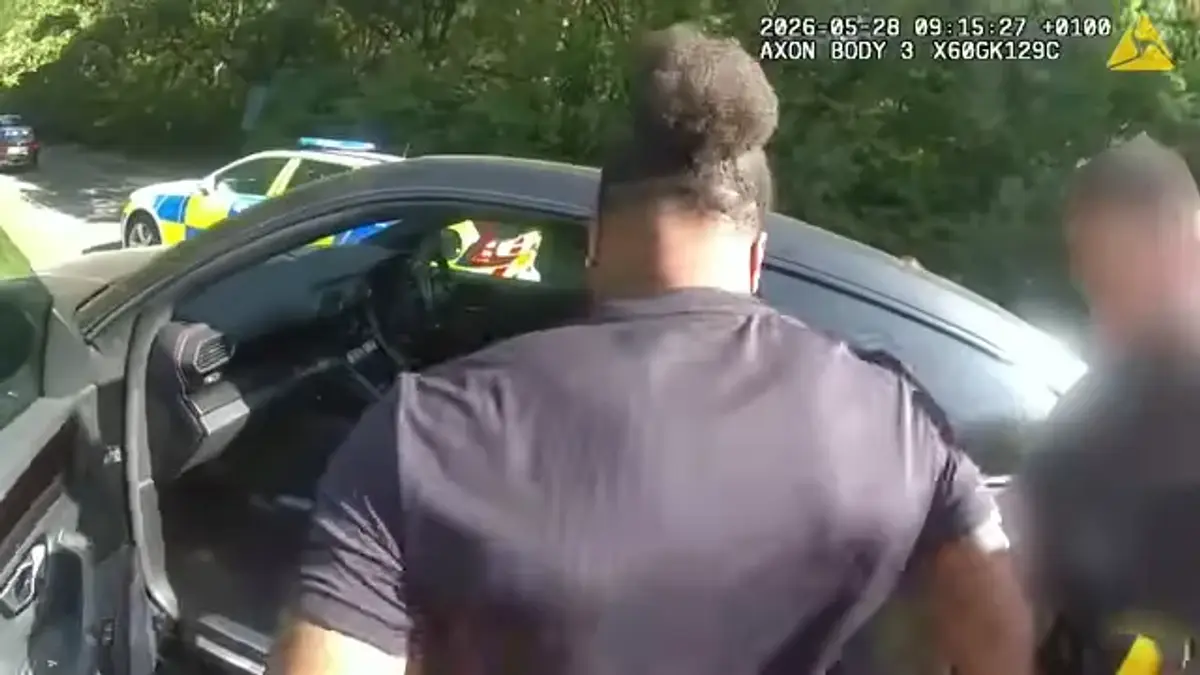 Au apărut imaginile » Fostul superstar din Premier League, prins cu gaz ilariant și un balon dezumflat în Lamborghini: arestat pe loc!