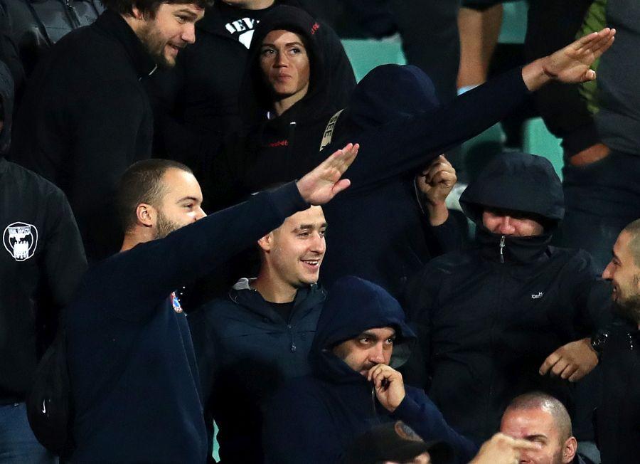 FOTO: GettyImages // Saluturile naziste ale huliganilor bulgari BULGARIA - ANGLIA 0-6 // Reacție dură a lui Raheem Sterling: „Îmi pare rău că Bulgaria e reprezentată de astfel de idioți!”