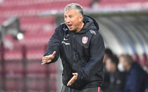 CFR Cluj a pus pe liber un fotbalist cu C.V. impresionant » Dan Petrescu vrea noi jucători