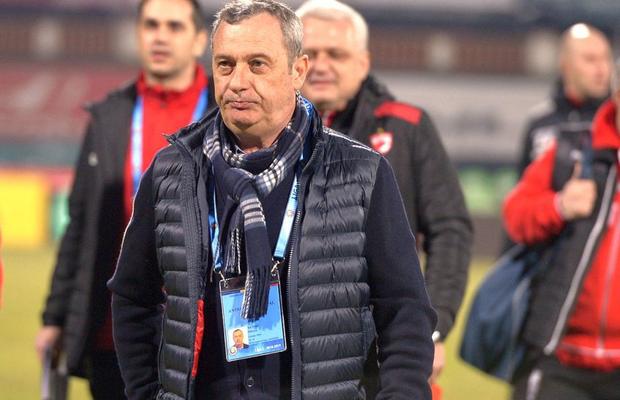 Mircea Rednic, nemulțumit de atitudinea fotbaliștilor experimentați! De ce l-a schimbat pe Sorescu: „La unii e vorba și de asta”