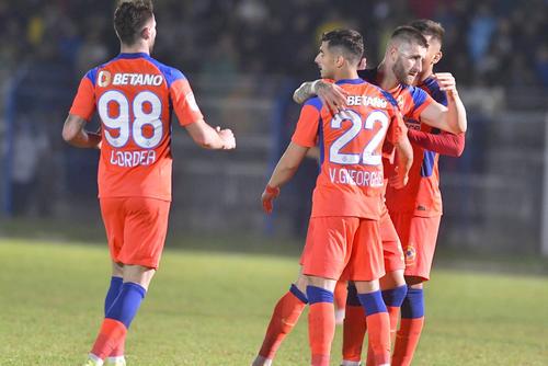 Ovidiu Popescu, al doilea din dreapta // foto: Imago Images
