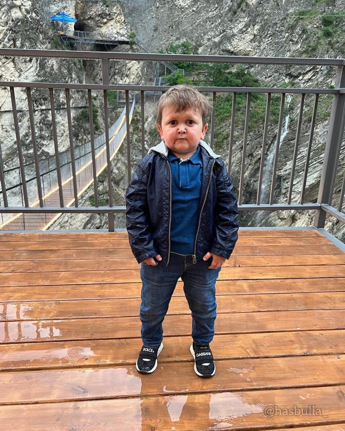 Povestea lui Hasbulla, tânărul de 20 de ani care arată ca un copil de cinci ani și a ajuns în UFC: „Am semnat contractul de luptător”
