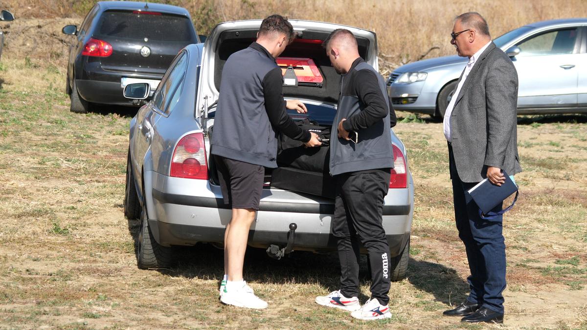 „Închideți repede, că a venit ANAF-u'!” » Derby-uri viticole în Bordeaux-uri prahovene + Petrecere de victorie cu tochitură la ceaun