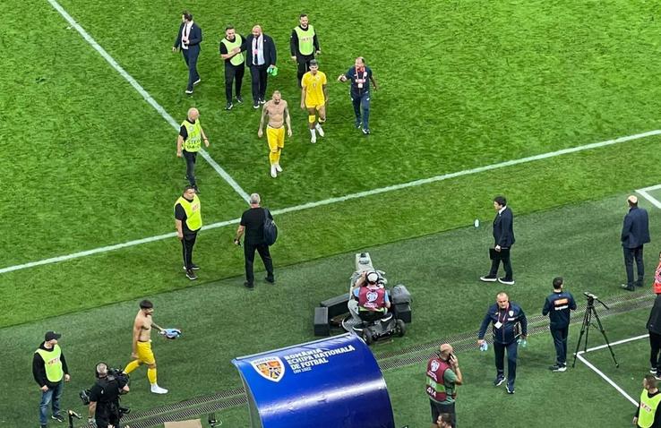 România a obținut cea mai clară victorie din campania preliminară pentru EURO 2024, 4-0 cu Andorra. „Tricolorii” au interacționat cu cei peste 21.000 de copii prezenți în tribunele Arenei Naționale.