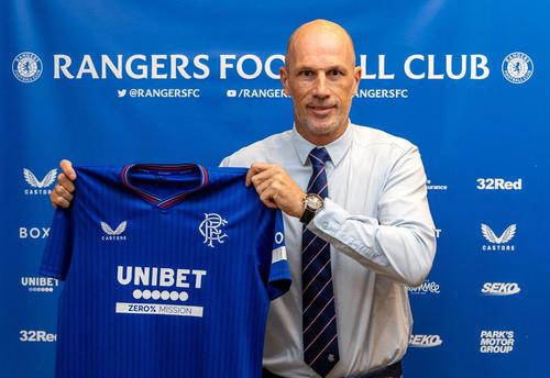 Vicecampioana Scoției, Glasgow Rangers, formație de care aparține Ianis Hagi (24 de ani), a anunțat, duminică, că belgianul Philippe Clement (49 de ani) este noul antrenor al echipei.
Foto: Facebook @ Rangers FC