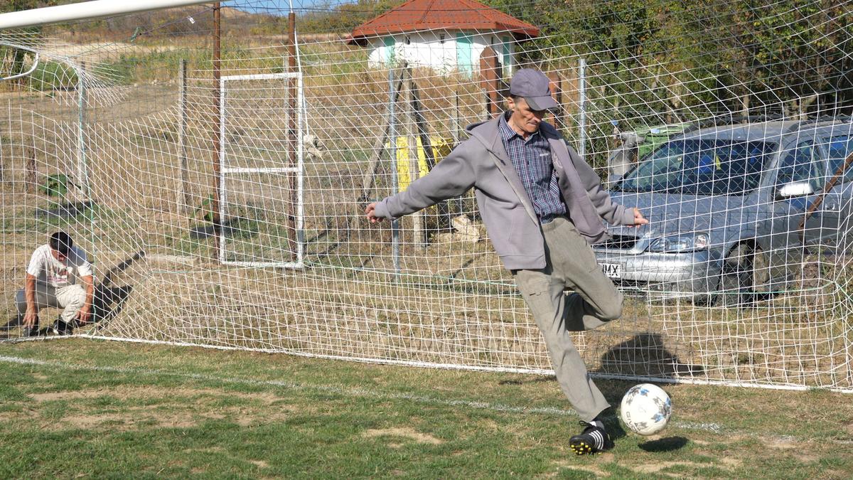 „Închideți repede, că a venit ANAF-u'!” » Derby-uri viticole în Bordeaux-uri prahovene + Petrecere de victorie cu tochitură la ceaun