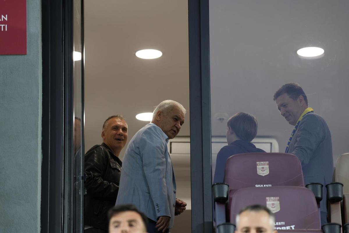Personalități remarcante din fotbalul românesc și-au făcut apariția la stadion pentru meciul României U21 / Foto: Ionuț Iordache GSP