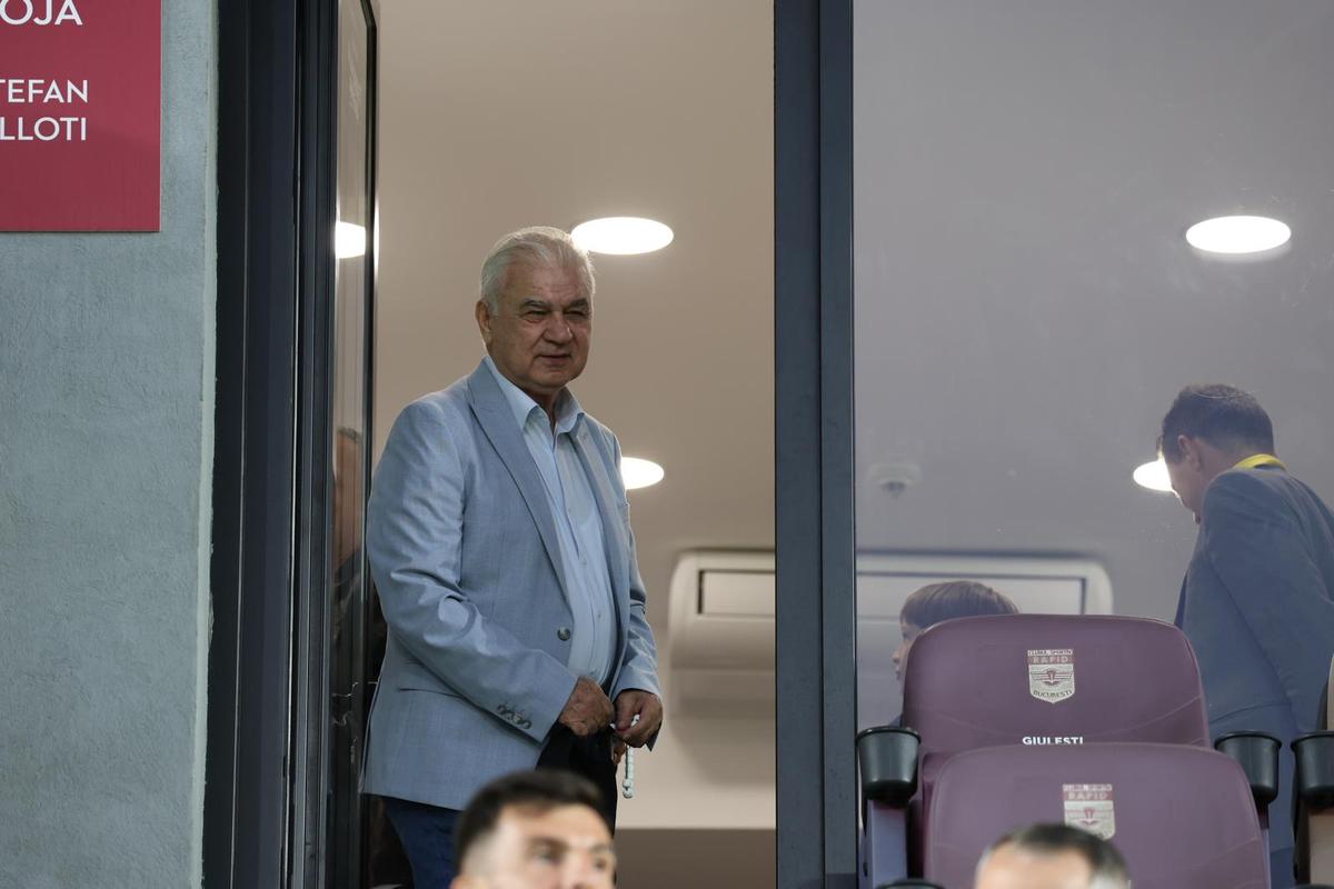 Personalități remarcante din fotbalul românesc și-au făcut apariția la stadion pentru meciul României U21 / Foto: Ionuț Iordache GSP