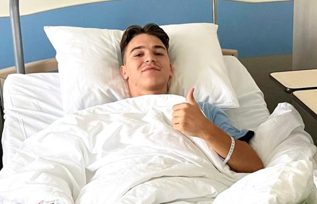 Fotbalistul accidentat grav în Rapid - Oțelul a fost operat » Prima imagine pe patul de spital