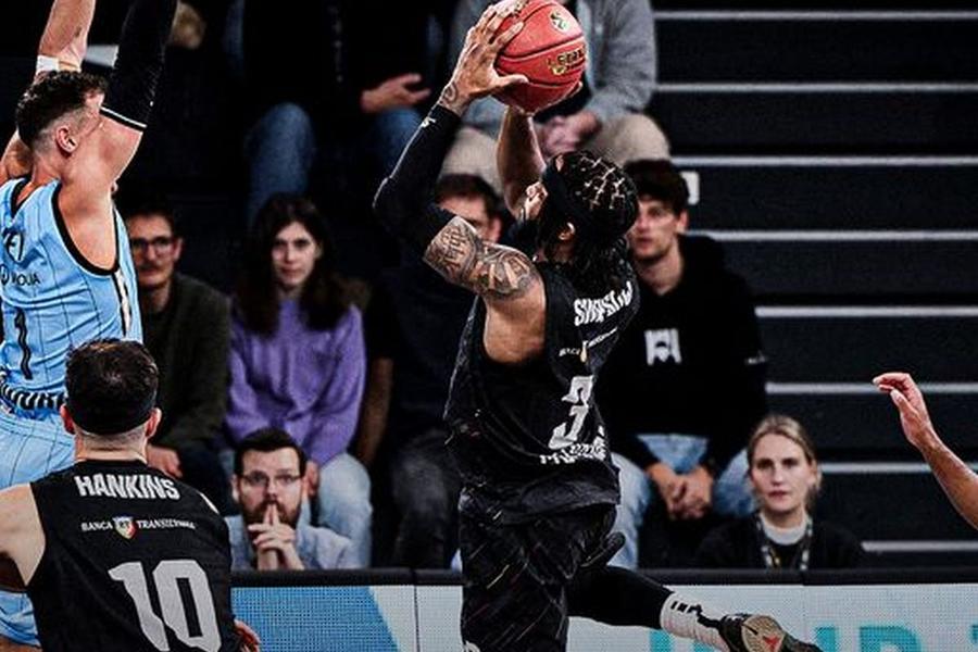 U BT Cluj-Napoca / Foto: Facebook Spectacol în Hamburg: U-BT Cluj-Napoca a înscris suta și a obținut prima victorie în EuroCup