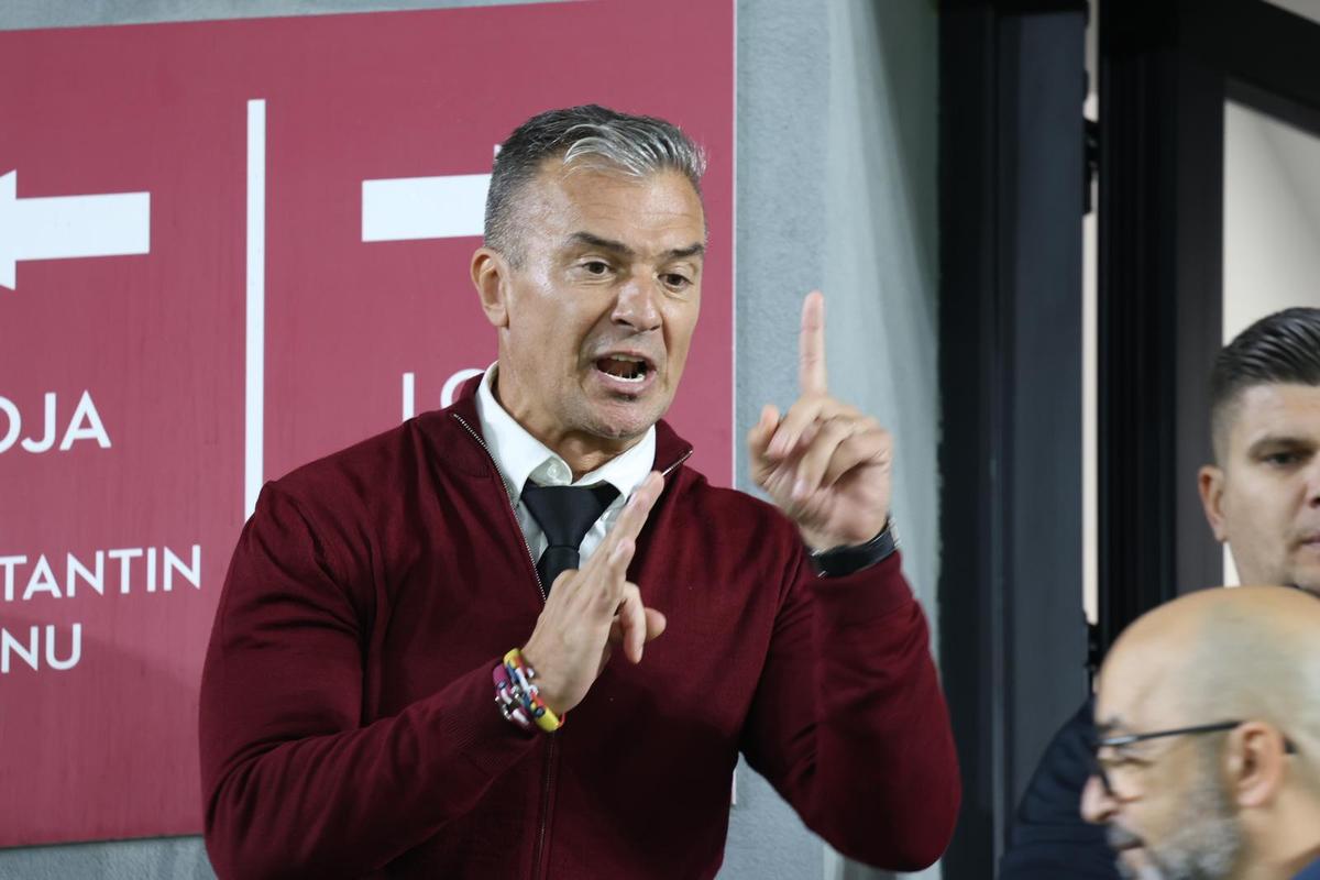 Cu farfuria în mână, Marius Șumudică îl ceartă pe Pancu în tribune! Imagini GENIALE surprinse de reporterul GSP