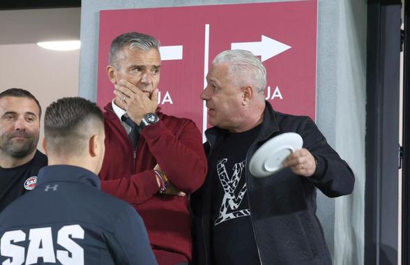 Cu farfuria în mână, Marius Șumudică îl ceartă pe Pancu în tribune! Imagini GENIALE surprinse de reporterul GSP