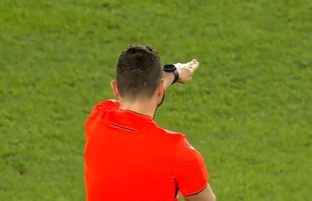 A văzut meciul lângă un arbitru lituanian și dezvăluie: „Știți ce a zis la penalty?”