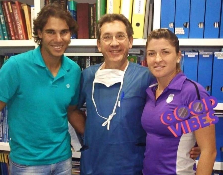 Rafael Nadal, doctorul Mikel Sanchez și Alexandra Dulgheru Foto: Instagram Amintiri superbe cu Rafael Nadal ale româncei care a fost numărul 26 mondial: „Mi-a dat contactul doctorului lui: «Îi spui că vii din partea mea și o să te ajute»! Din Big 3 e cel mai abordabil, cel mai modest”