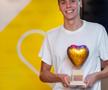 David Popovici i s-a destăinuit lui Micutzu: „Un membru al familiei se confruntă cu dependența de droguri și jocuri de noroc” + Drumul de la copilul agresat de antrenoare la campionul olimpic