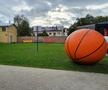 Statuia lui James Naismith, din Kaunas