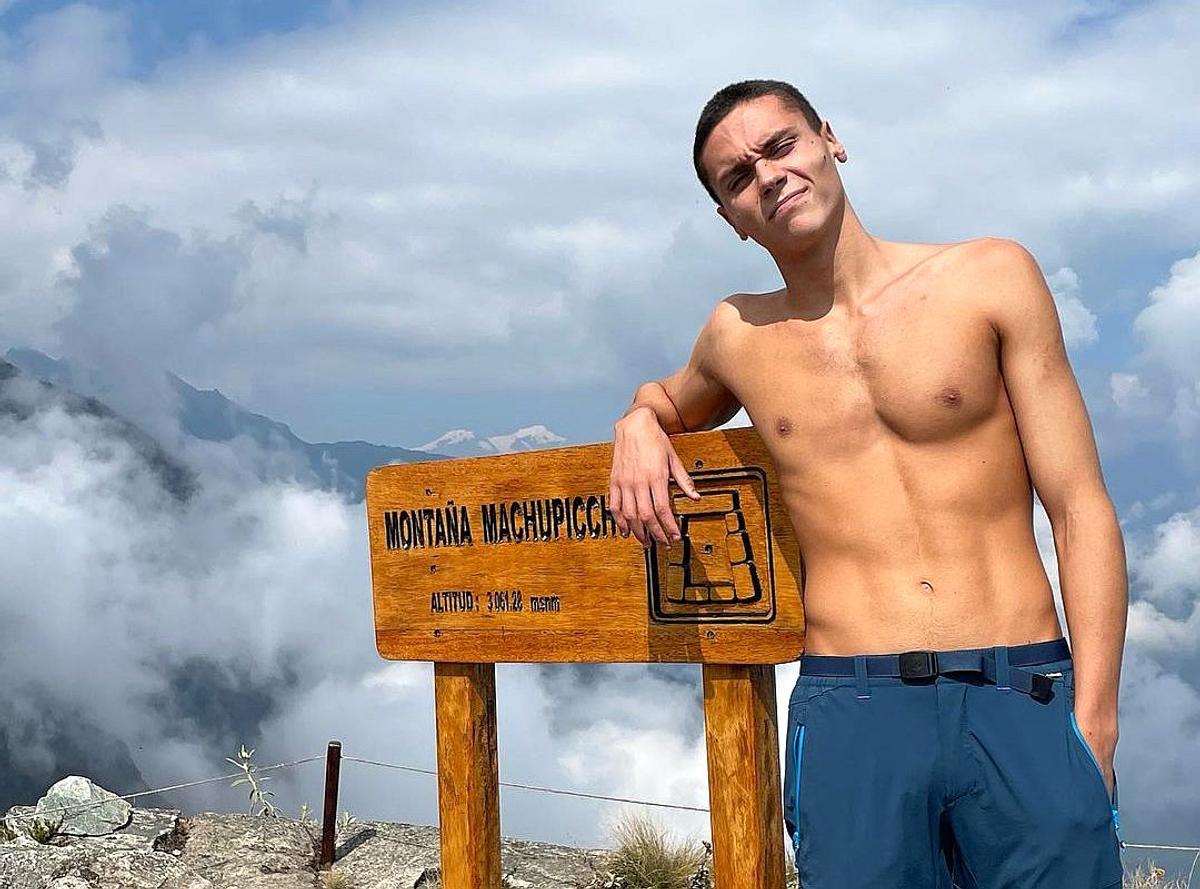 David Popovici i s-a destăinuit lui Micutzu: „Un membru al familiei se confruntă cu dependența de droguri și jocuri de noroc” + Drumul de la copilul agresat de antrenoare la campionul olimpic