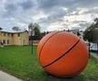Statuia lui James Naismith, din Kaunas