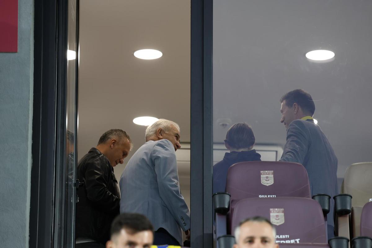 Personalități remarcante din fotbalul românesc și-au făcut apariția la stadion pentru meciul României U21 / Foto: Ionuț Iordache GSP