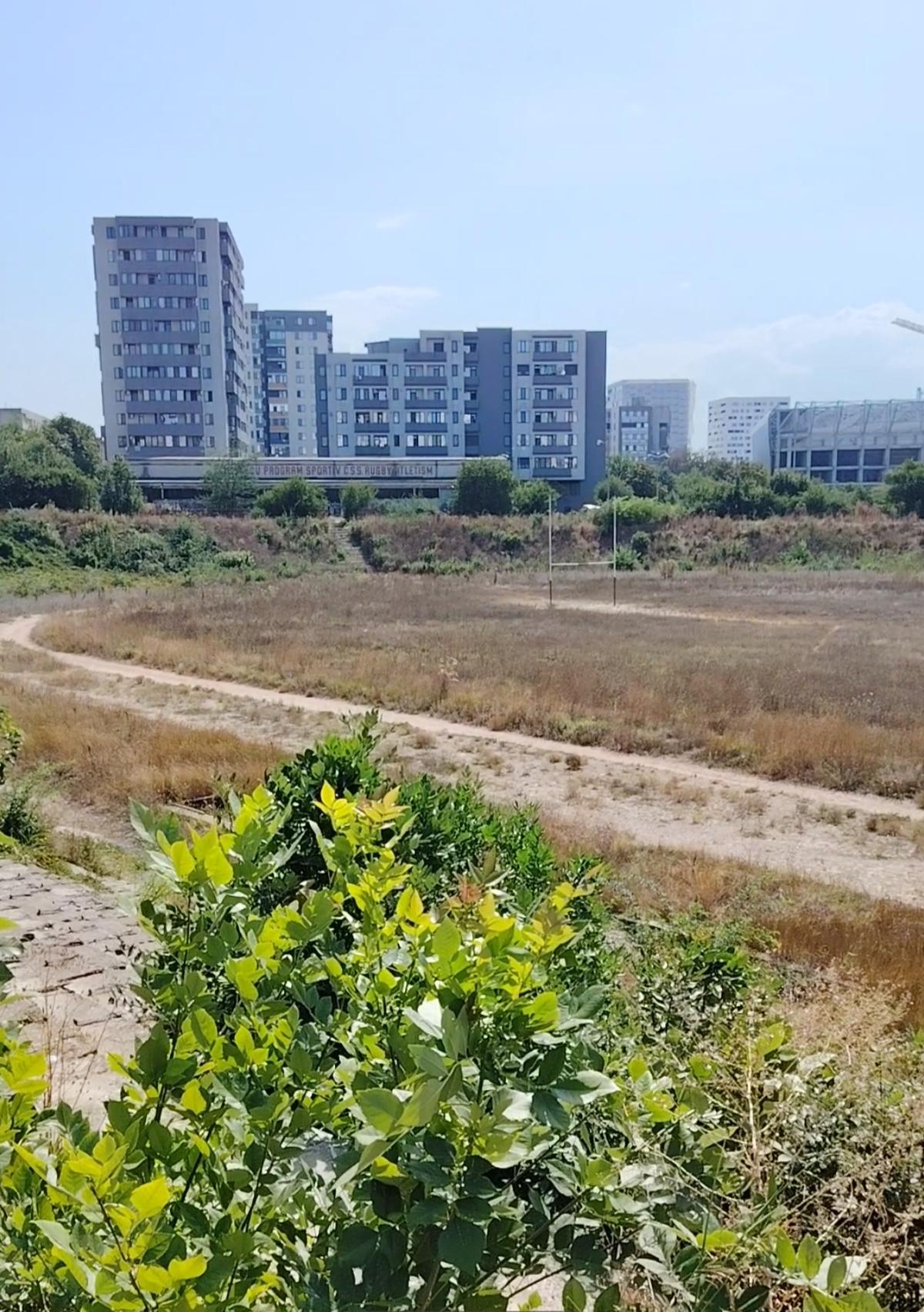 Complexul Sportiv Badea Cârțan, aflat într-o zonă în plină dezvoltare a României, e o ruină » Ochit de magnații imobiliari: „Fără vestiare și apă curentă”