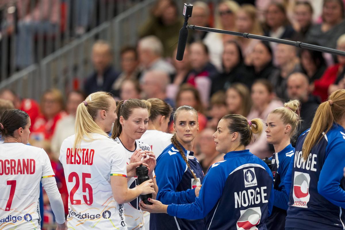 Antrenorul naționalei feminine a României, după meciul strâns cu Norvegia de la EHF Euro Cup: „Mi-a dat o încredere personală pentru viitor”