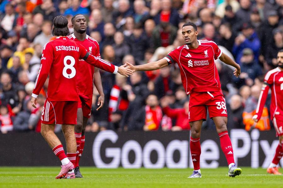 Dominik Szoboszlai, Ibrahima Konate și Ryan Gravenberch / Foto: Imago Images Dublă lovitură pentru Liverpool și Arne Slot: olandezul lipsește din Liga Campionilor