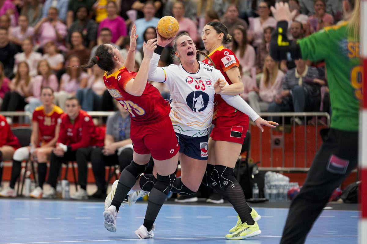 Antrenorul naționalei feminine a României, după meciul strâns cu Norvegia de la EHF Euro Cup: „Mi-a dat o încredere personală pentru viitor”