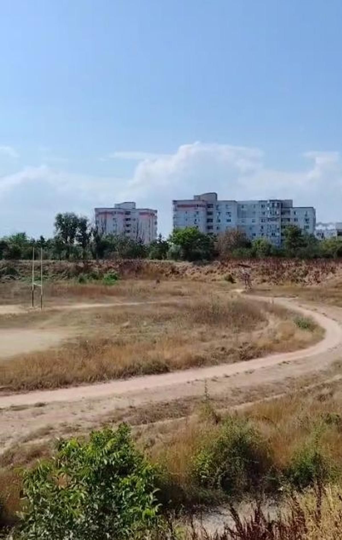 Complexul Sportiv Badea Cârțan, aflat într-o zonă în plină dezvoltare a României, e o ruină » Ochit de magnații imobiliari: „Fără vestiare și apă curentă”