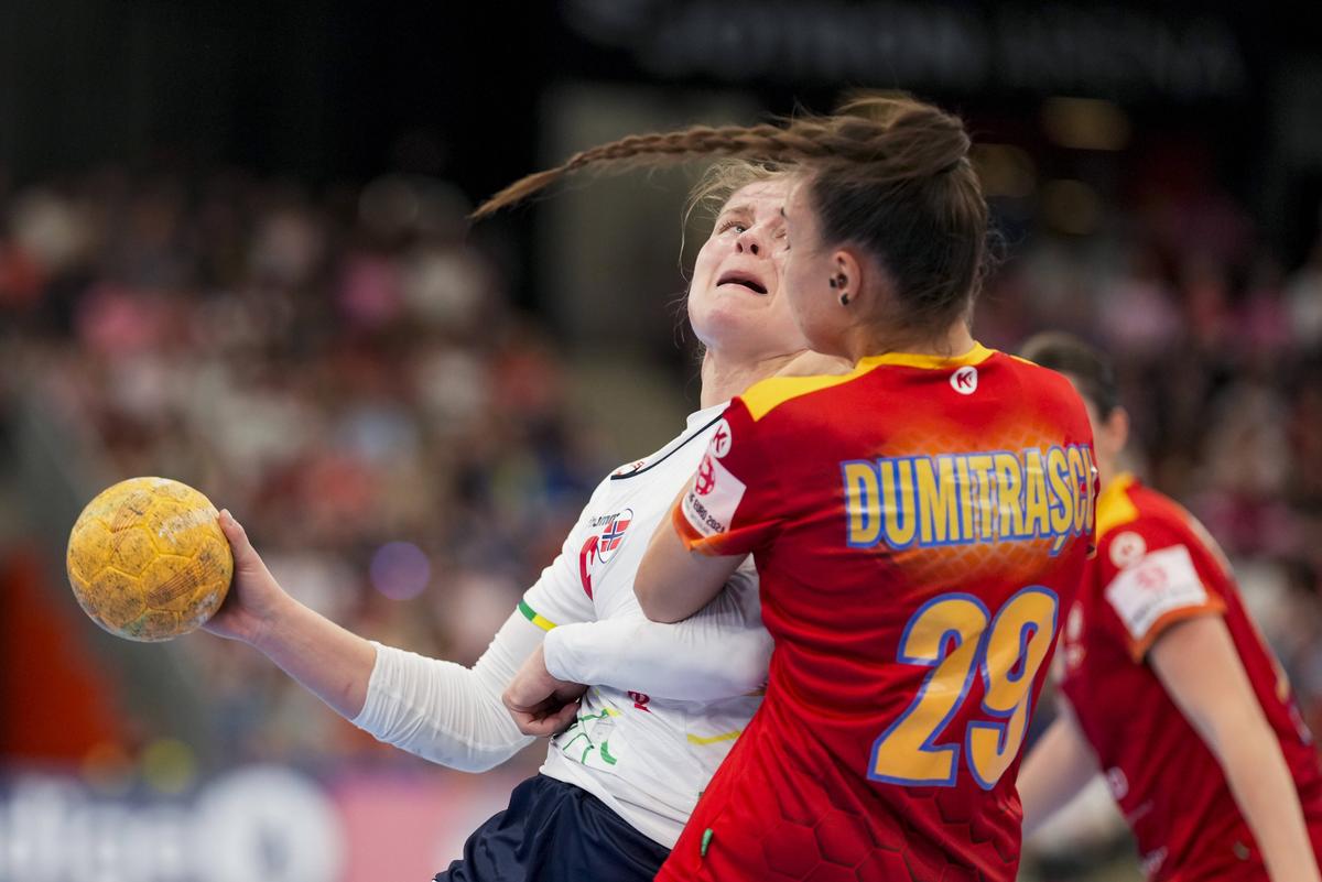 Antrenorul naționalei feminine a României, după meciul strâns cu Norvegia de la EHF Euro Cup: „Mi-a dat o încredere personală pentru viitor”