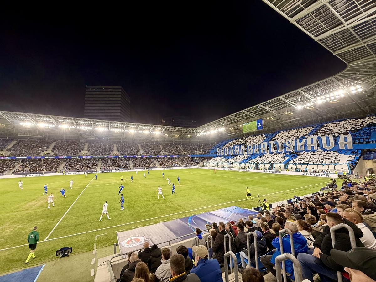 Gazon la Slovan Bratislava - Stuttgart