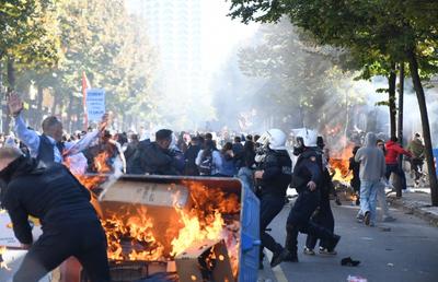 Protestele din capitală au dat peste cap planurile UEFA: meciul din Conference League a fost mutat de urgență
