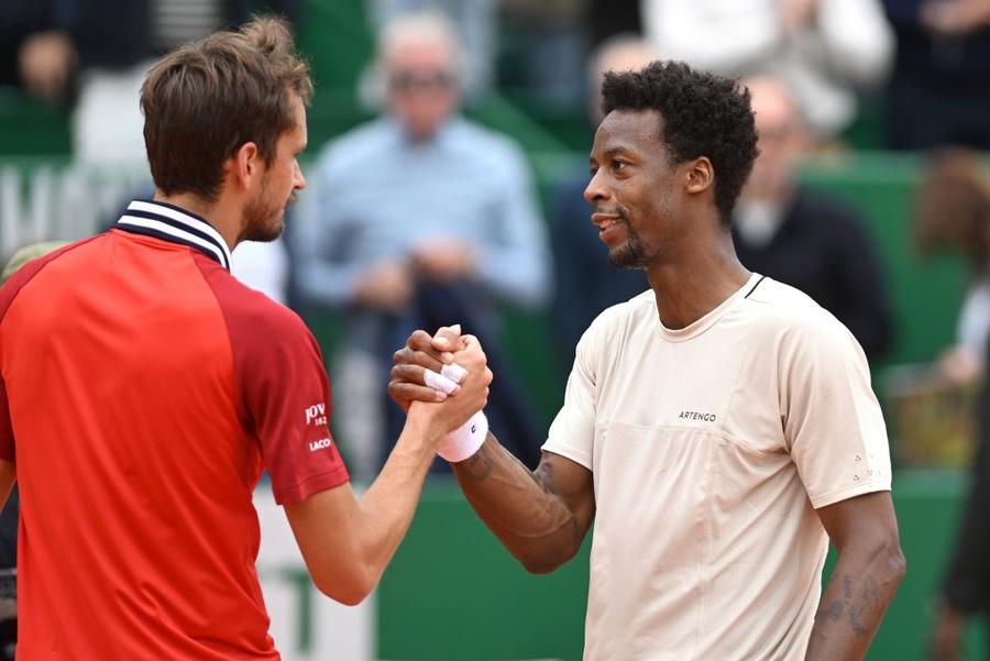 Daniil Medvedev și Gael Monfils la Roland Garros 2024 Foto: Imago Images Retragerea discretă a lui Gael Monfils provoacă reacții » Daniil Medvedev: „O poveste ciudată, sper să fie totul bine”