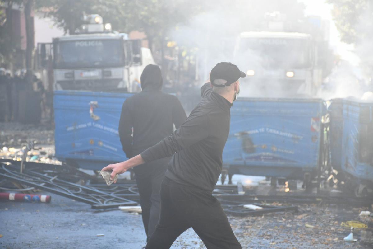 Protestele din capitală au dat peste cap planurile UEFA: meciul din Conference League a fost mutat de urgență