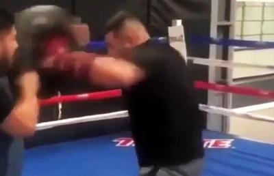 VIDEO I-a șuierat glonțul! Andy Ruiz Jr. a scăpat un croșeu și era să-l facă zob pe trainer la antrenament!