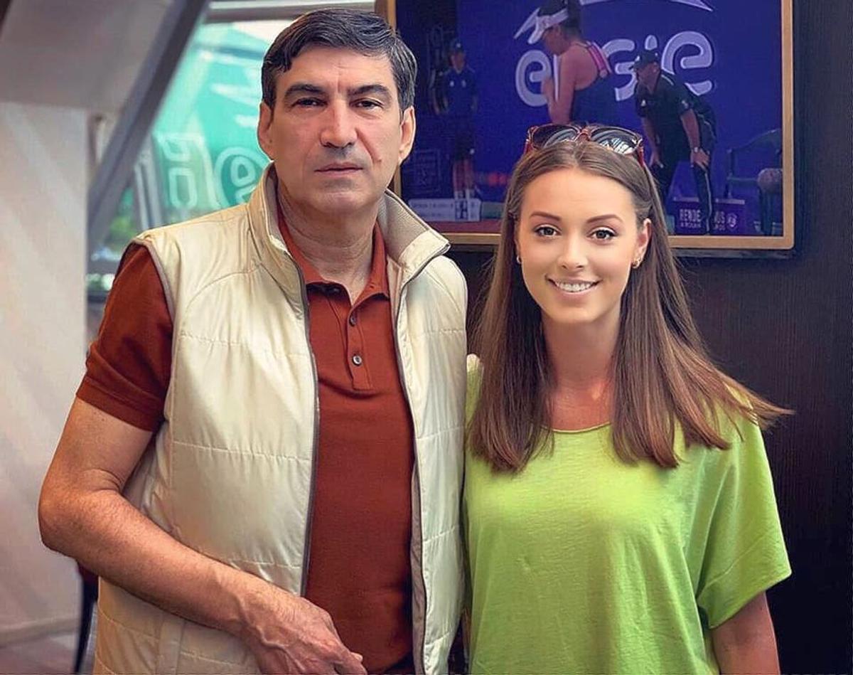 FOTO Cel mai sexy reporter LOOK se destăinuie: „Suporterii români sunt comozi, le lipsește pasiunea cu adevărat”