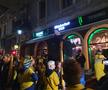 ROMÂNIA - SUEDIA // VIDEO + FOTO Care rivalitate? Fanii suedezi și cei români s-au distrat împreună în Centrul Vechi