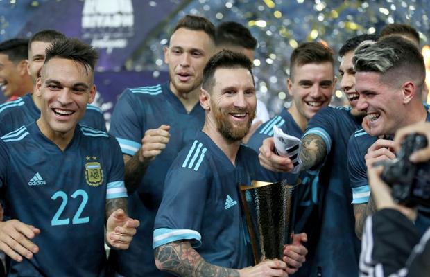 BRAZILIA - ARGENTINA 0-1 // VIDEO Superamical câștigat de „pume” prin golul lui Messi într-un meci în care s-au ratat și două penalty-uri